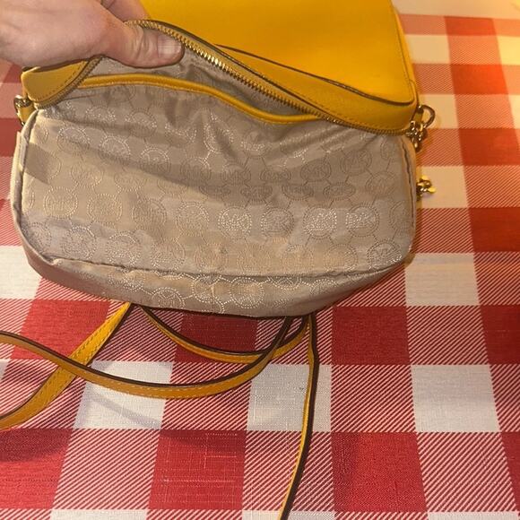 Michael Kors Jet Set Large Saffiano Leather Crossbody Bag - Picture 5 of 7